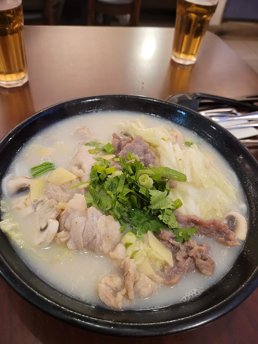 雞肉牛肉湯米線